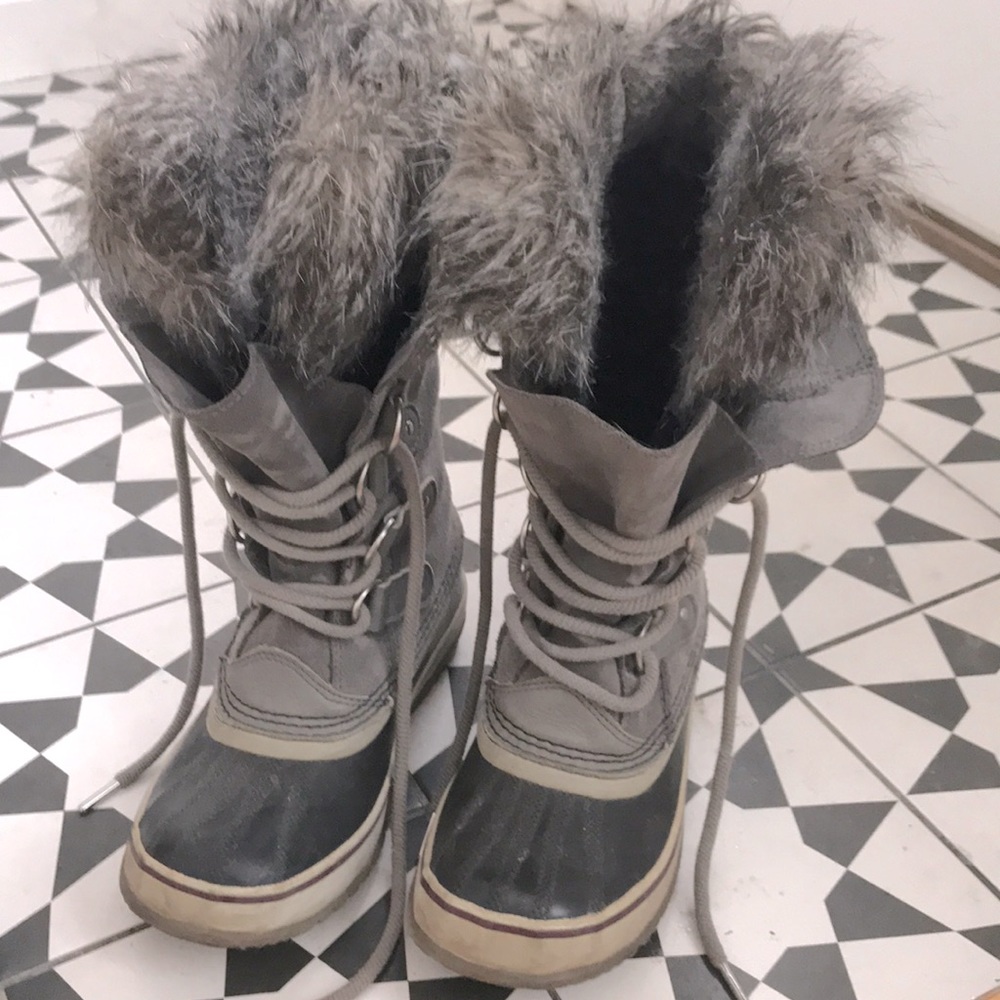 Joan of ark Sorel boots, waterproof 6.5